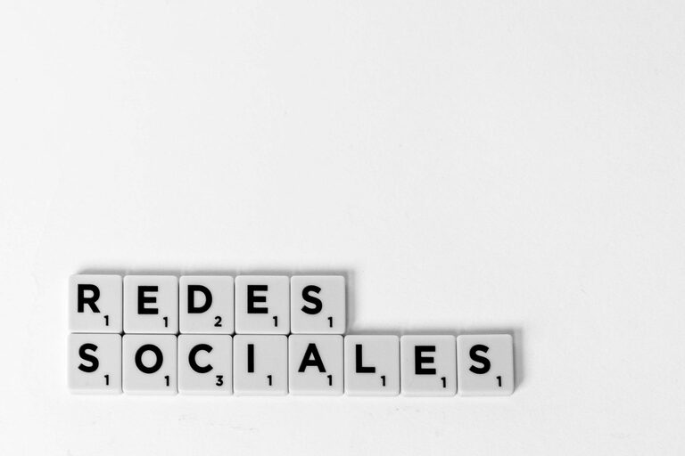 Cómo aprovechar al máximo las redes sociales para conectar con amigos y familiares